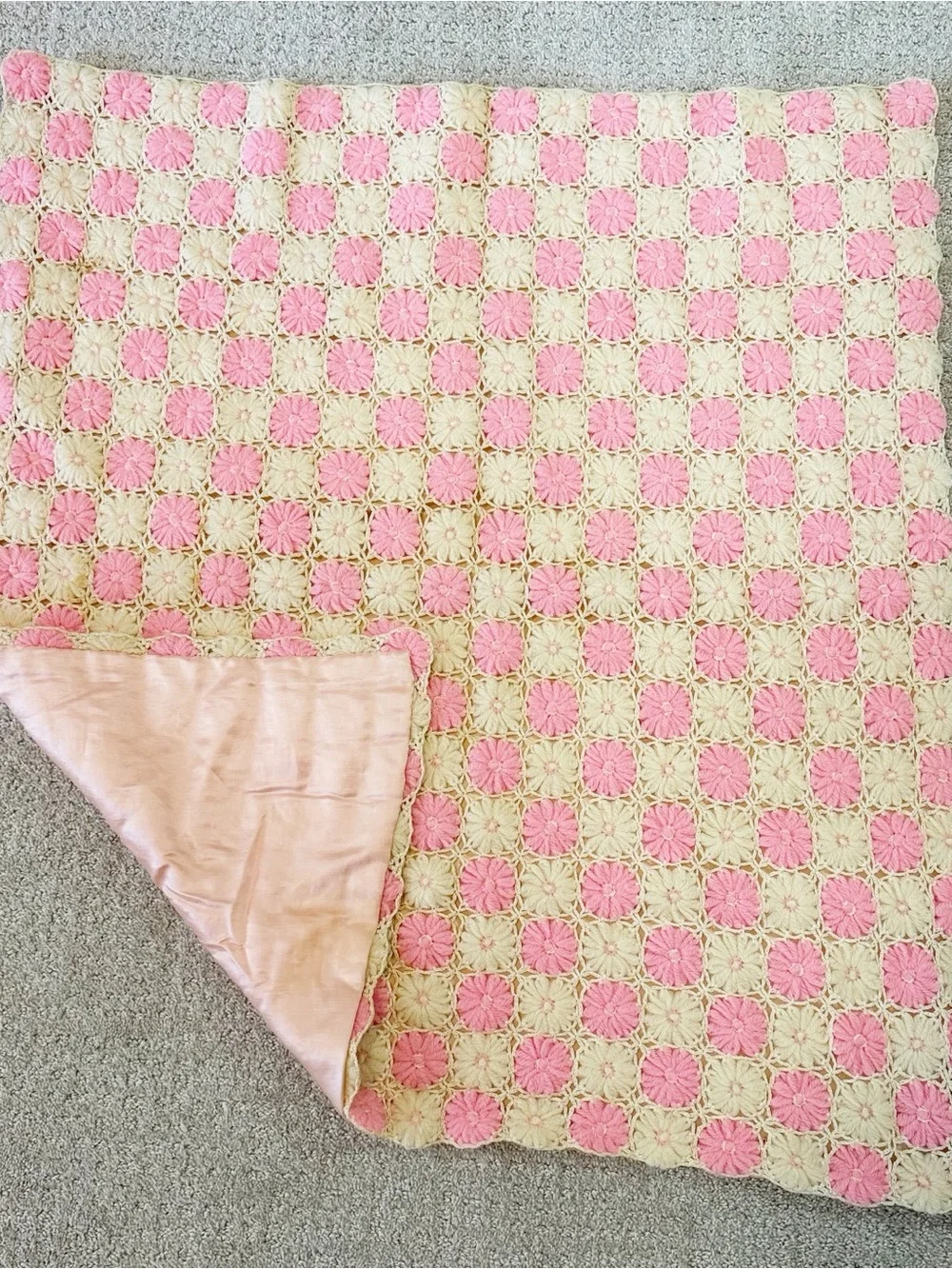 Vintage Crochet Daisy Puff Flower Afghan Pink White Baby Crib Bassinette Soft